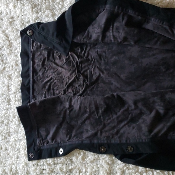 Lululemon Sweater Womens Size 6 blaxk Coast Wrap Jacket Snap Front - Picture 6 of 7